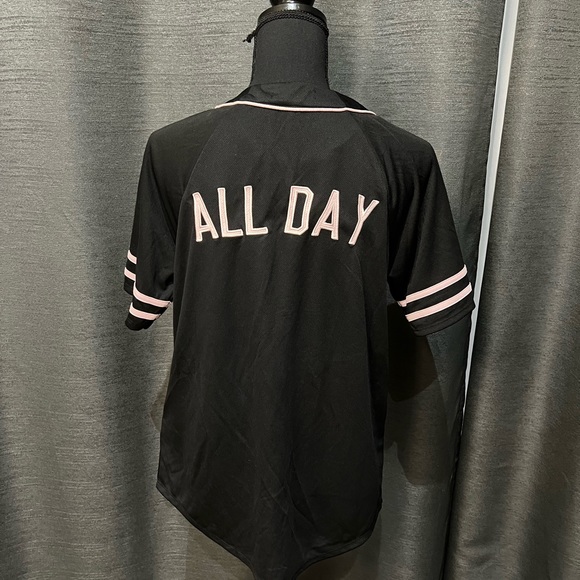 FOREVER 21-Black button up baseball shirt - Picture 2 of 3